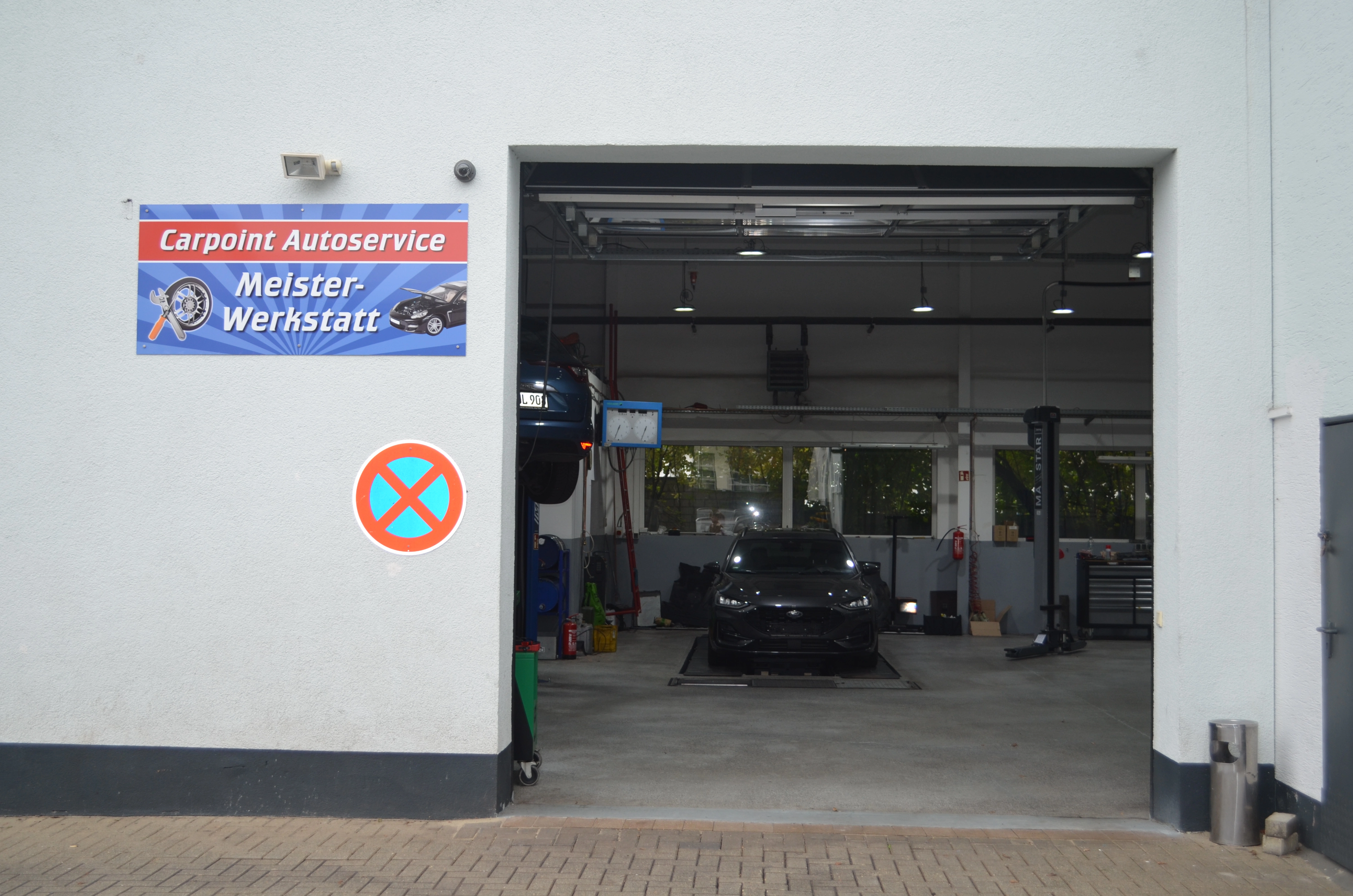 Werkstattgelände der Carpoint Autoservice GmbH in Leverkusen